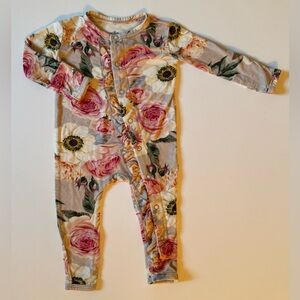 Posh Peanut French Gray Print Snap Ruffle Onesie 0-3M VGUC